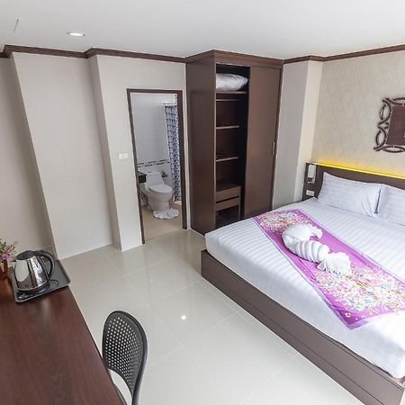 The Chic Patong Otel Oda fotoğraf