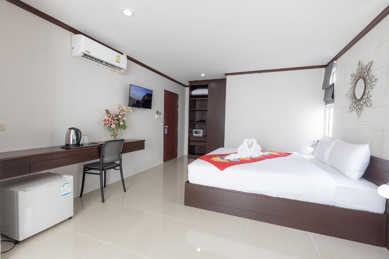 The Chic Patong Otel Dış mekan fotoğraf