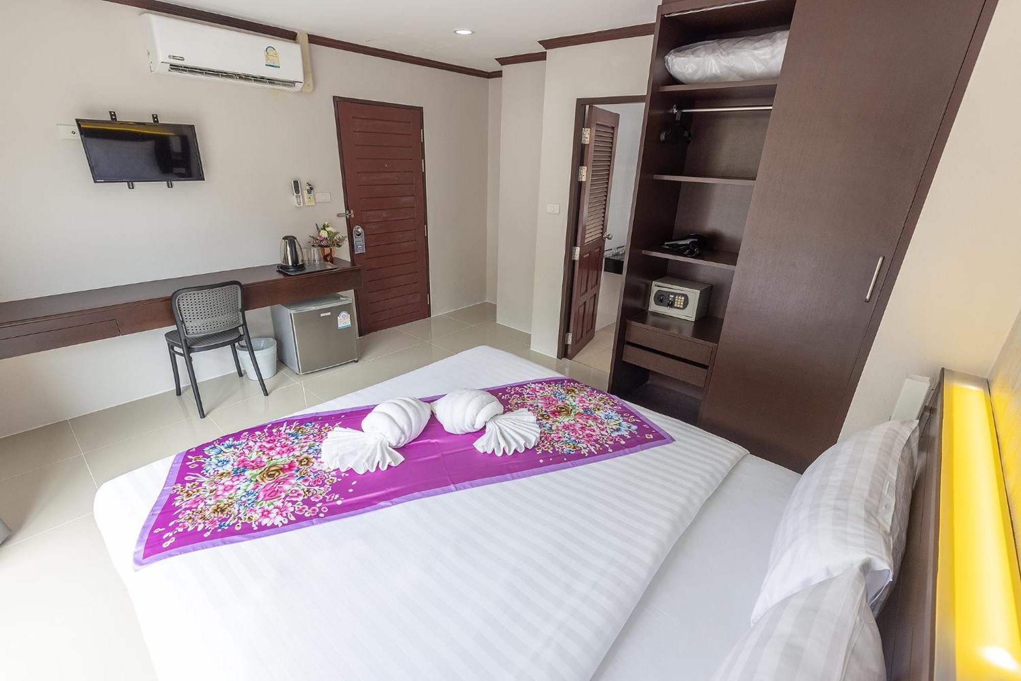 The Chic Patong Otel Oda fotoğraf