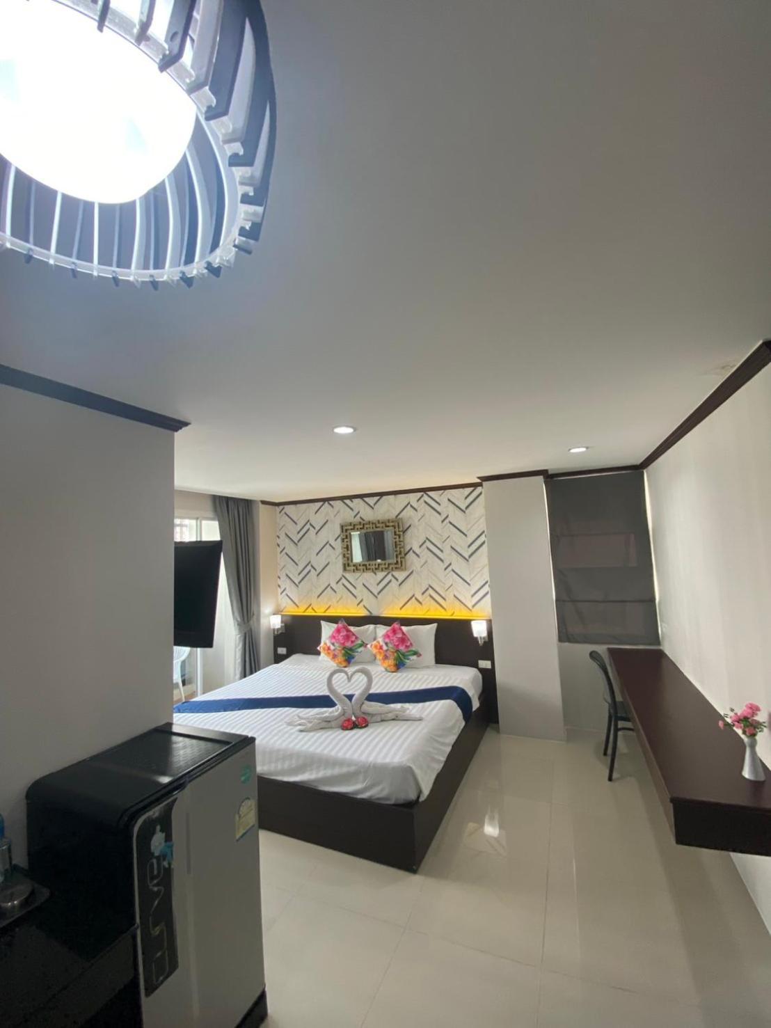 The Chic Patong Otel Oda fotoğraf